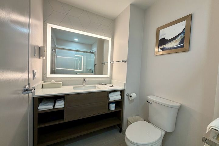 Room 28 of 46
