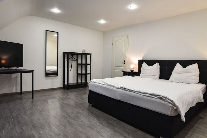 Room 11 of 35