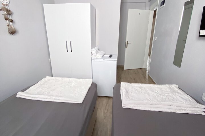 Room 10 of 25