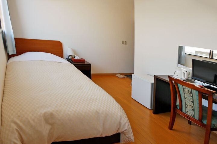 Room 13 of 27