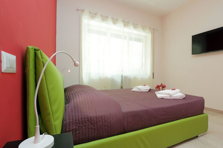 Room 4 of 30