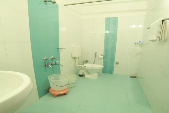 Room 42 of 80