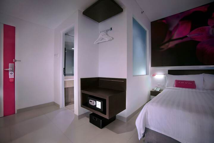 Room 6 of 18