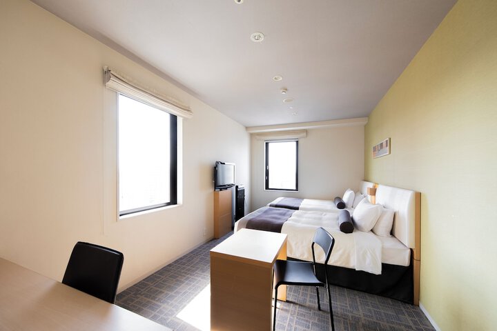 Room 28 of 62