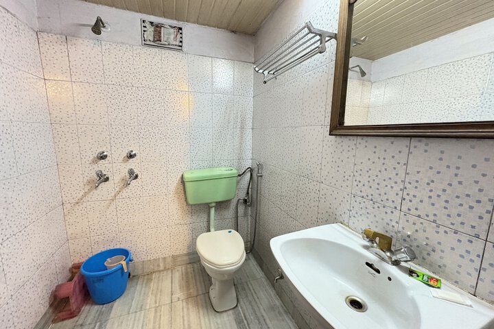 Room 17 of 23