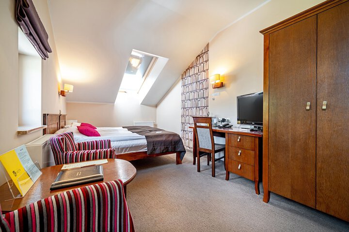 Room 8 of 47
