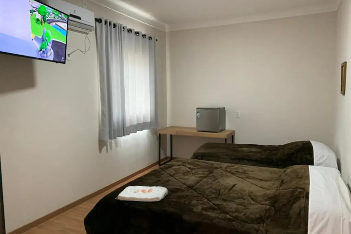 Room 4 of 13