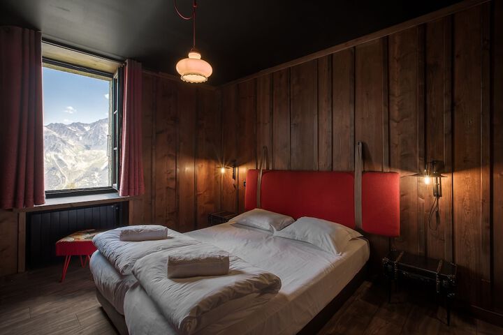 Room 24 of 66