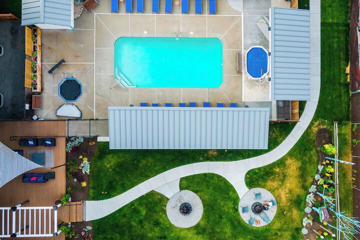 Pool 70 of 86
