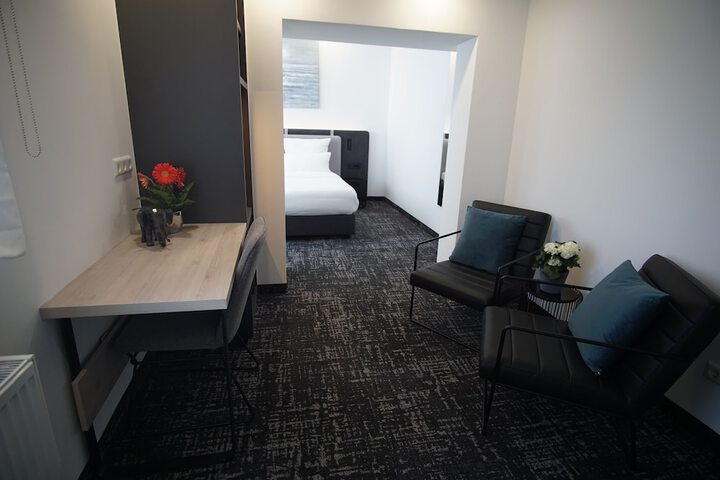 Room 37 of 62