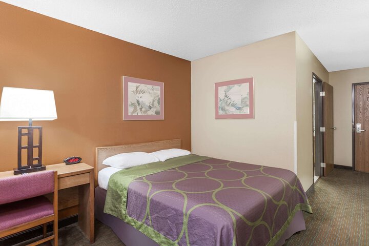 1 Queen Bed Accessible Room (6 of 7)