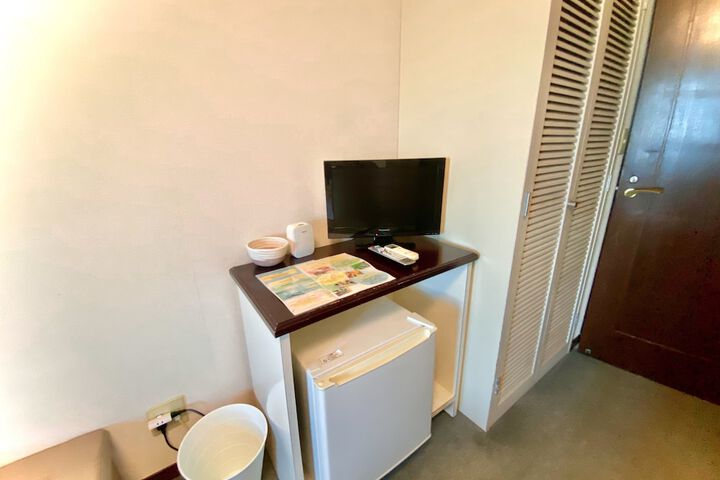 Room 5 of 23
