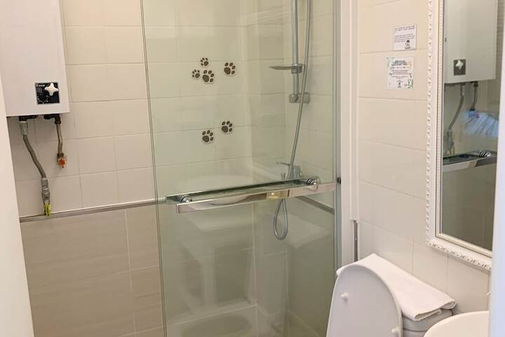 Room 12 of 22