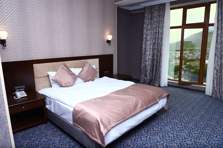 Room 9 of 96