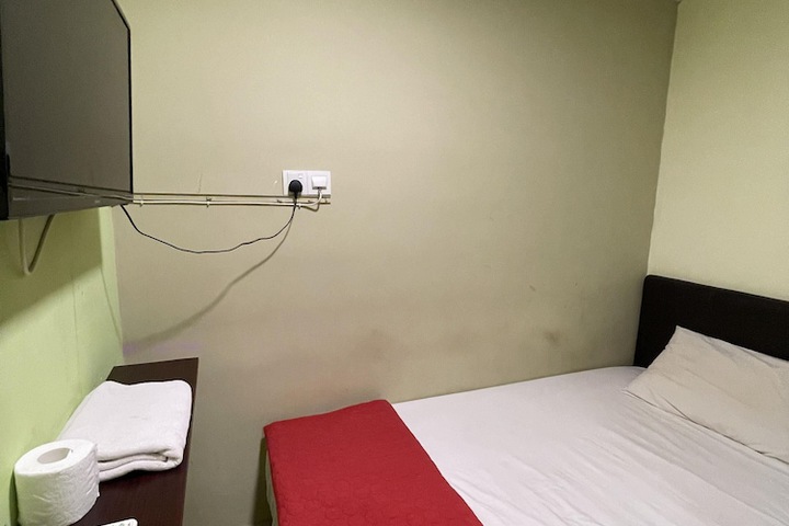 Room 9 of 13