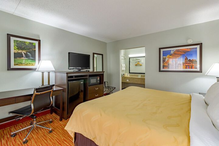 1 King Bed (7 of 7)