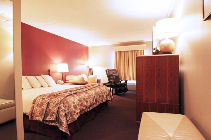 1 King Bed (10 of 10)