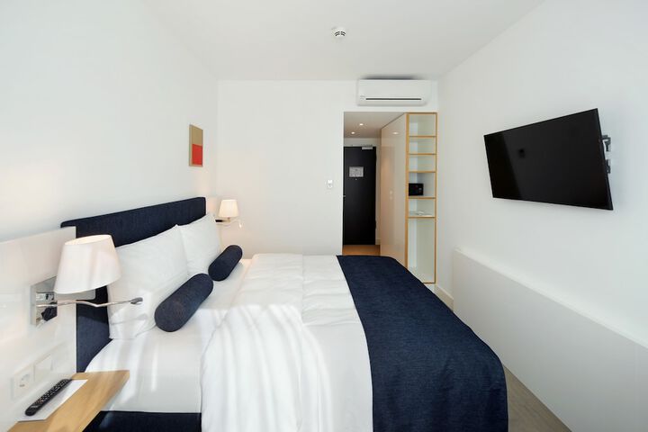 Room 36 of 75