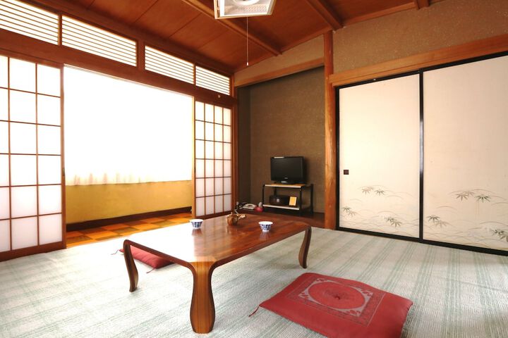 Room 7 of 65
