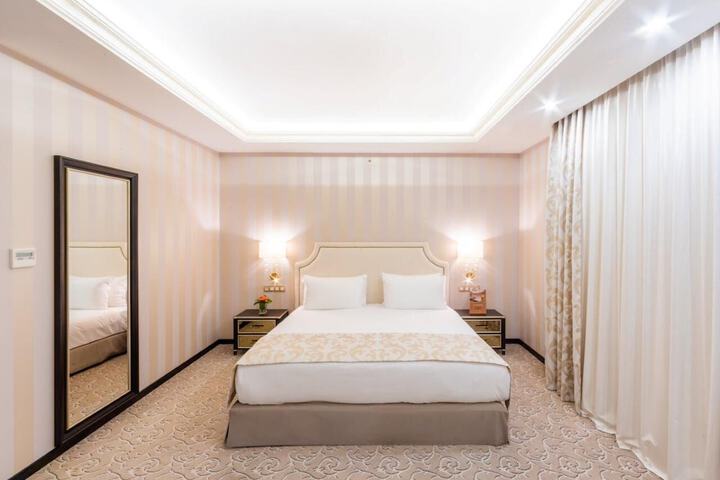 Room 8 of 34