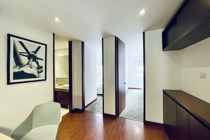 Room 10 of 16