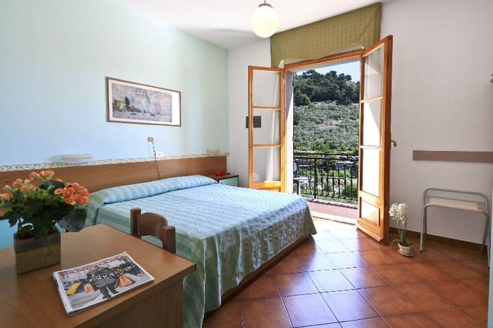 Room 3 of 48