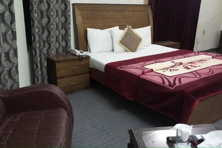 Room 11 of 39