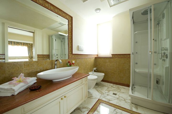 Room 3 of 32