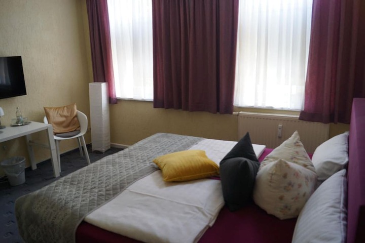 Room 13 of 35