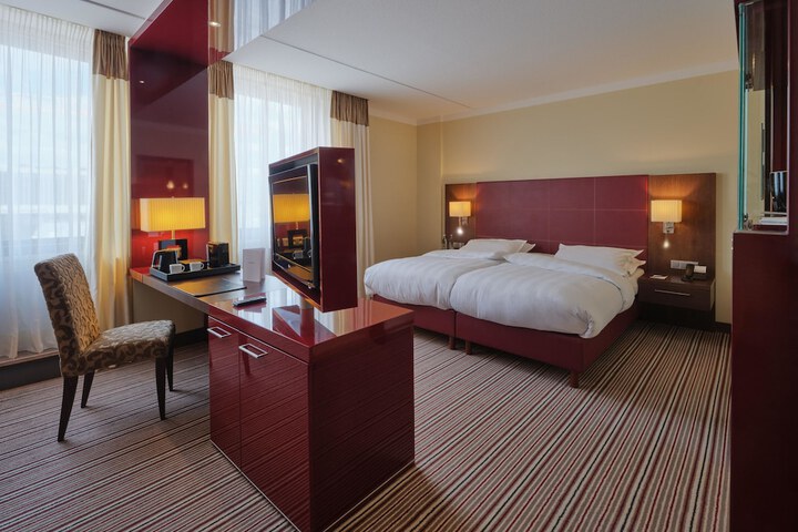 Room 12 of 65