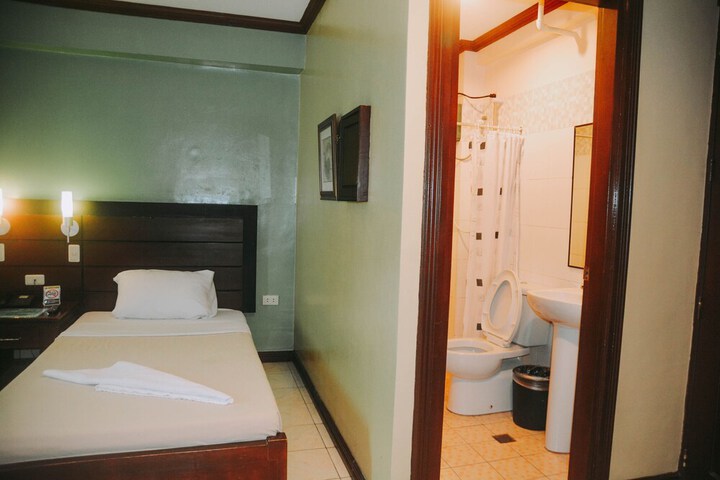 Room 17 of 26