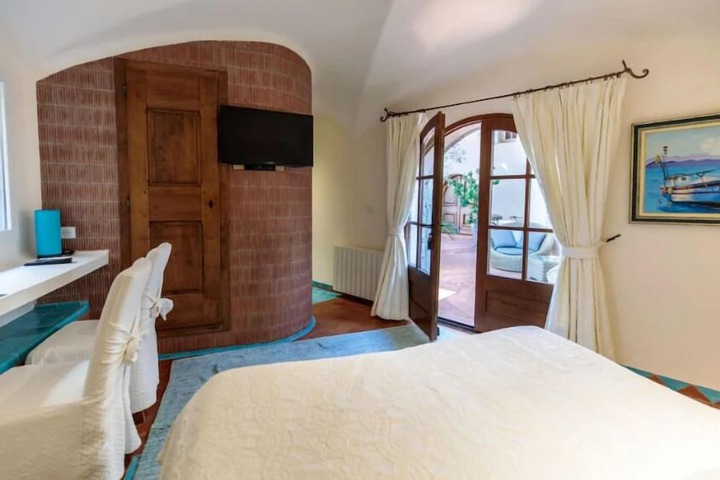 Room 6 of 35