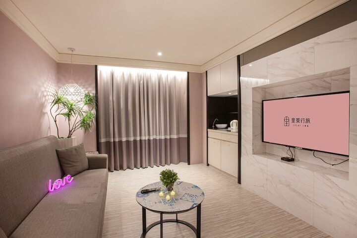Room 4 of 118