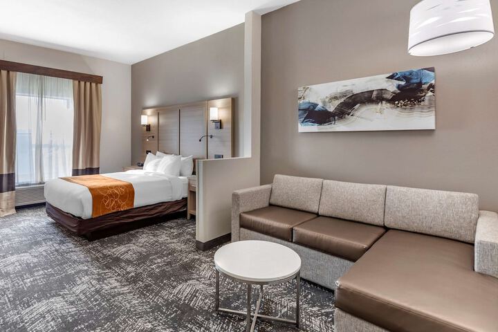 1 King Bed Suite (12 of 15)