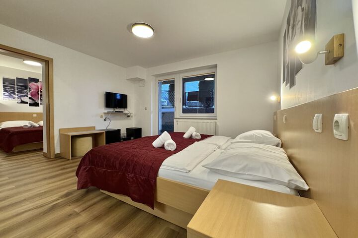 Room 27 of 125