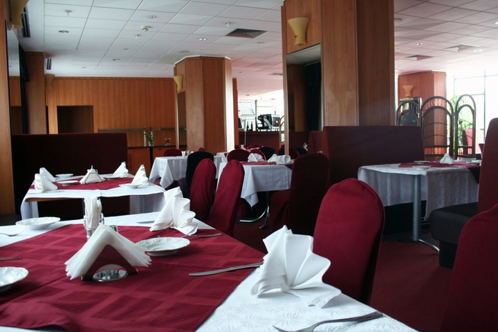 Dining 3 of 4