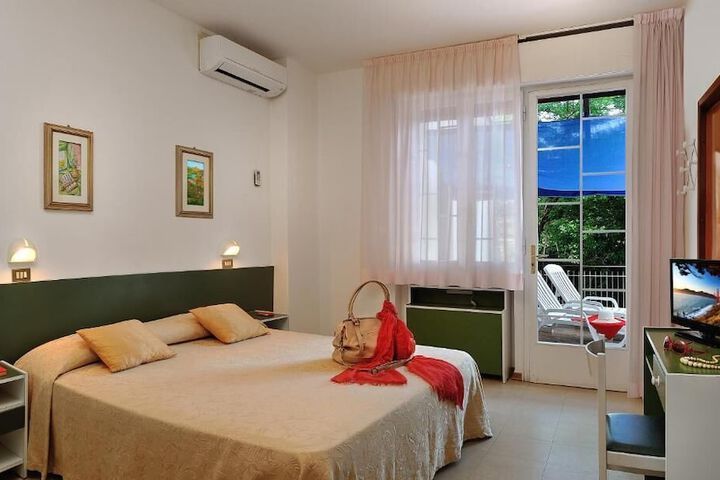 Room 2 of 26