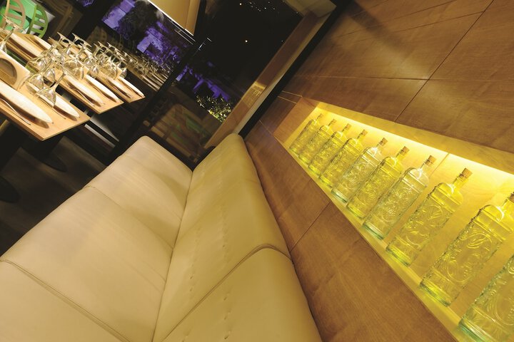 Lounge 115 of 128