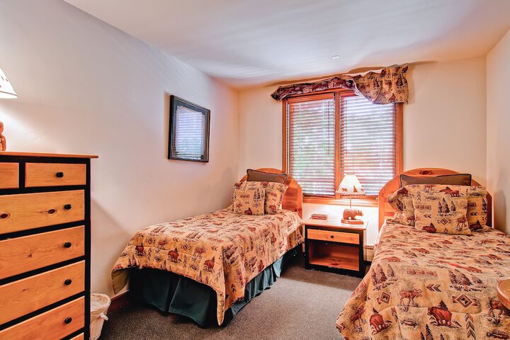 Room 6 of 210