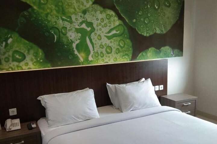 Room 18 of 77