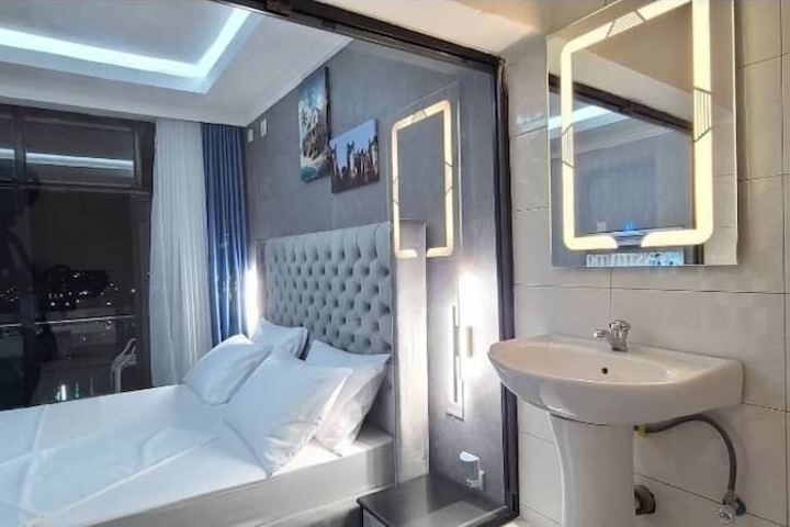 Room 13 of 29