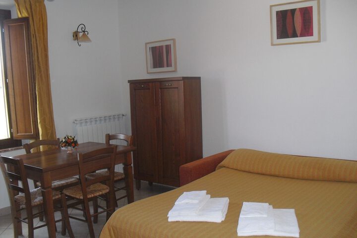 Room 3 of 84