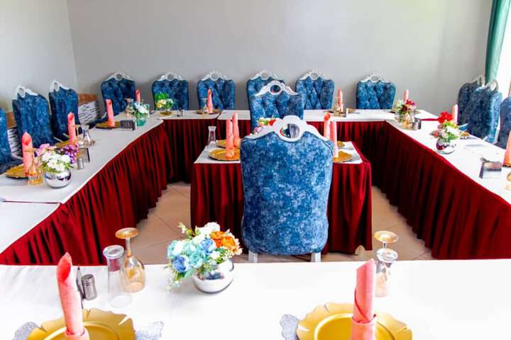 Dining 11 of 24