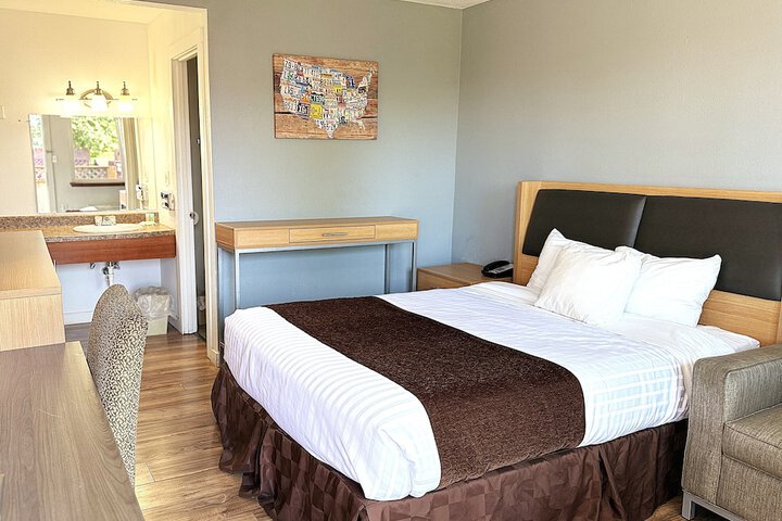 Room 8 of 11