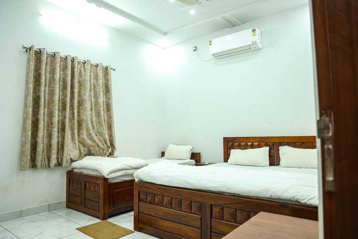 Room 10 of 15
