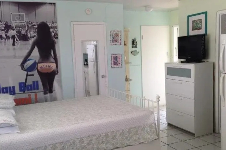 Room 6 of 20