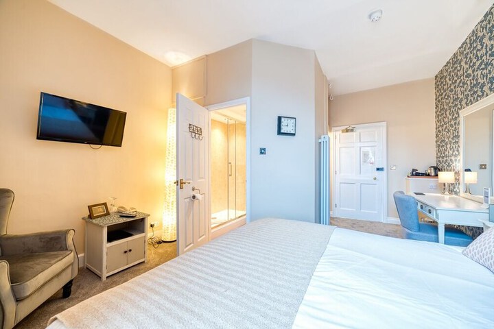Room 34 of 145