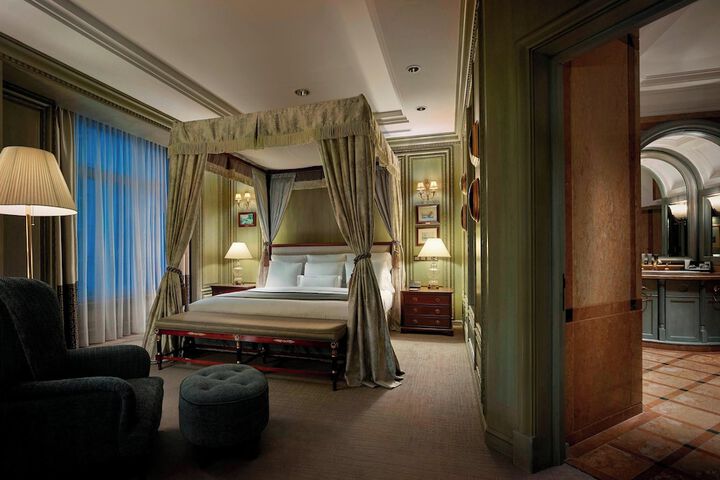 Room 11 of 83