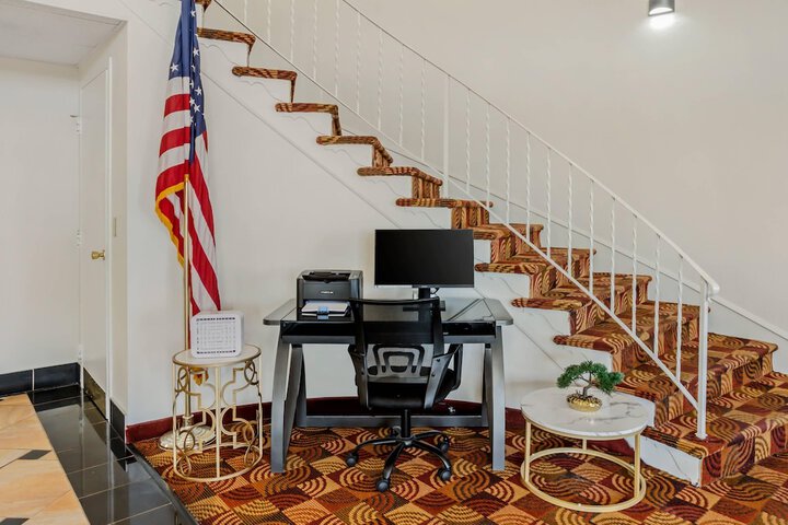 Business Center 41 of 42