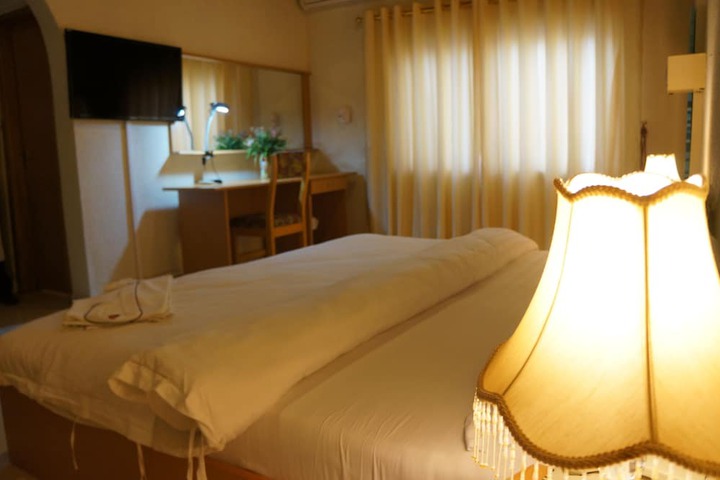Room 6 of 40